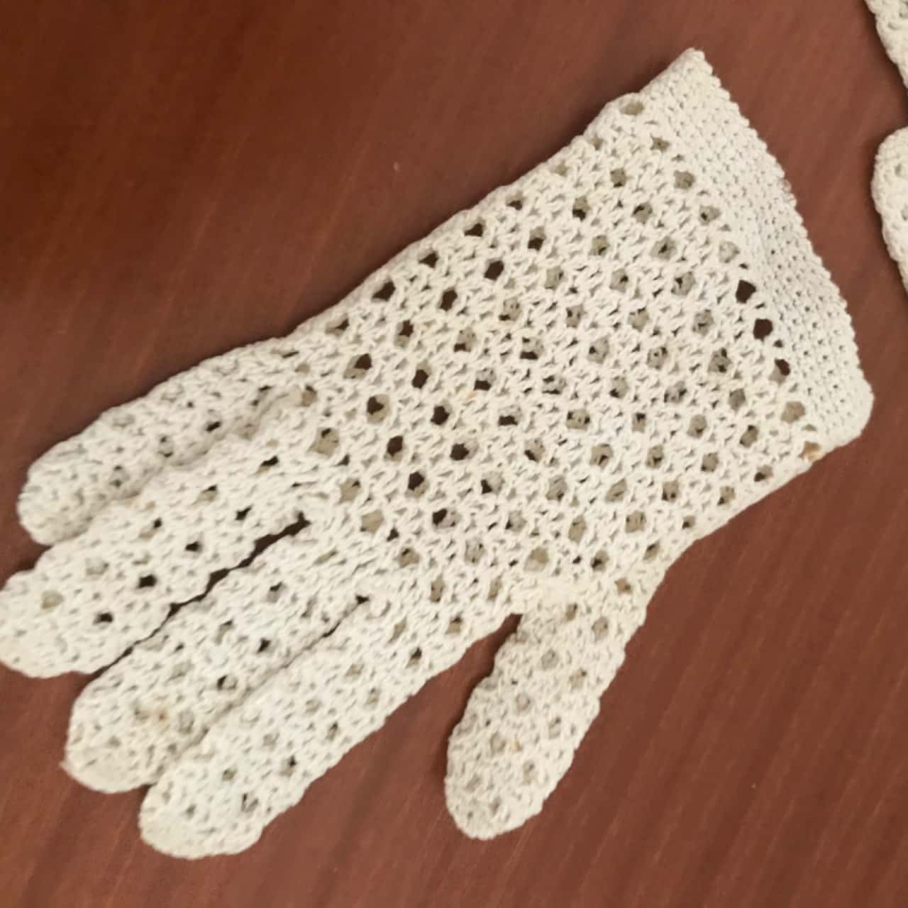 Vintage 1960s Cream Cotton Crotchet Gloves