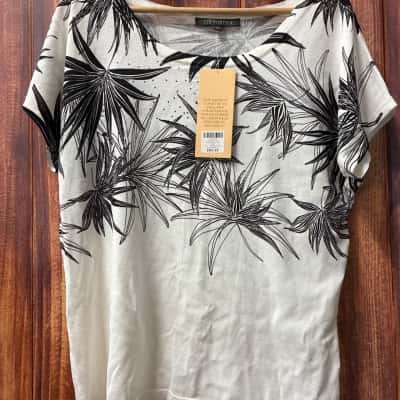 Liz Jordan  Size S Black  / White top new 