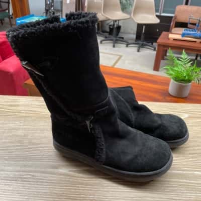 Women’s Rocket Dog Fur Boots Black Size 7.5 / 38