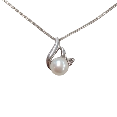  Women's Silver and Pearl Necklace