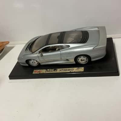 Maisto jaguar XJ 220 die cast model car