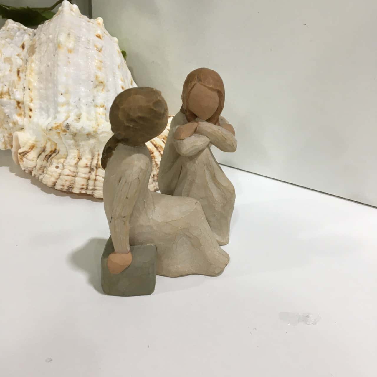 stores that carry willow tree figurines