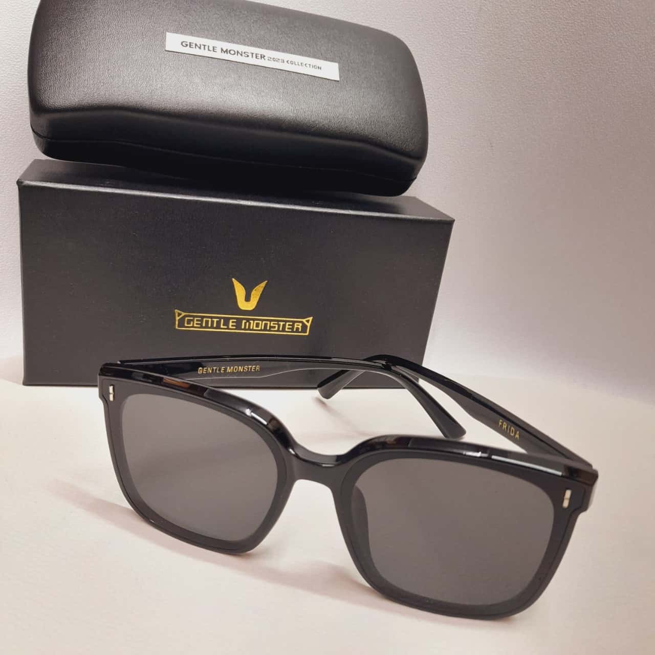 Gentle Monster Unisex Black Frida Sunglasses(s)