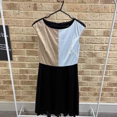 Charlie Brown Womens ‘fit n flare’ dress Size 10 
