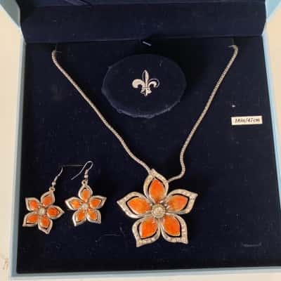 Bella & Rose Orange Flower Earrings And Necklace Set 