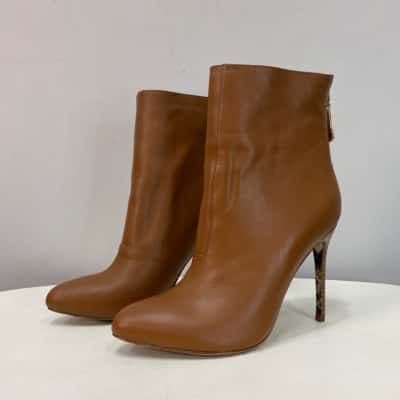 Camilla Womens  Size 38 / 7 - 7.5 Leather Heeled Boots  Brown 