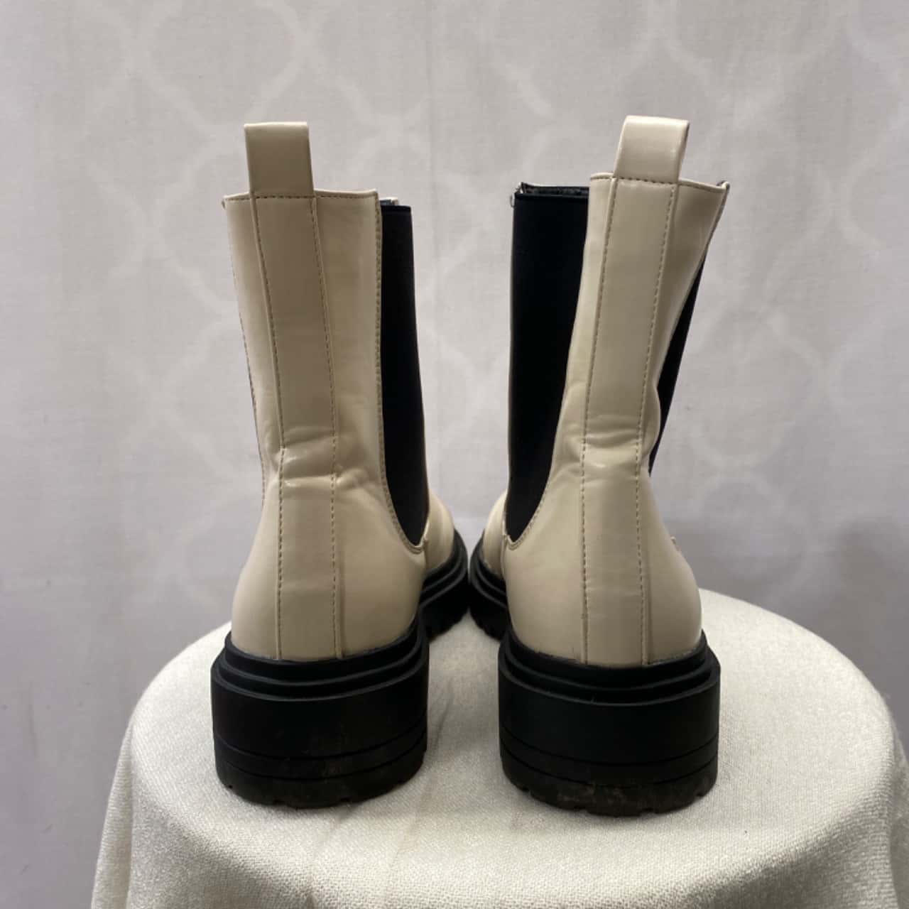 Women’s Glassons Size 10 Vanilla Boots(s)