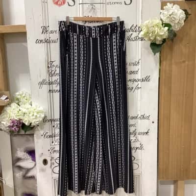 Joseph Ribkoff Brand! NWOT! MADE IN CANADA! EYE CATCHING WIDE LEG PANT! Womens  Size 12 Flared Pants / Wide Leg Pants Black  / Pattern / White 