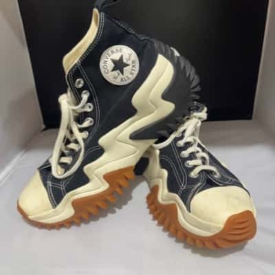 Converse Unisex  Size 7 Black  / Cream 