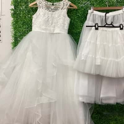 Flower girls Size 8/10 Dresses  White 