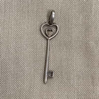  Womens 925 Silver Heart Key Pendant 