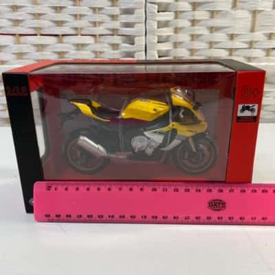 Yamaha YZF-R1 Diecast Model Bike