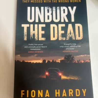 Unbury the Dead, Fiona Hardy 