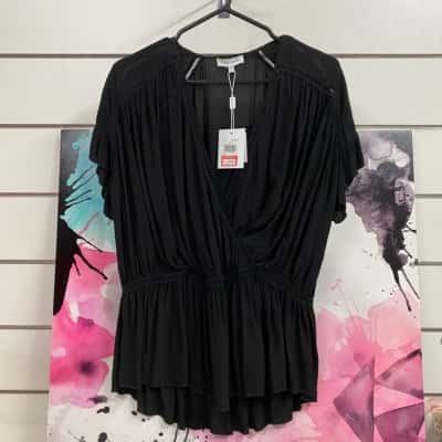Wayne Cooper Size 10 black top New