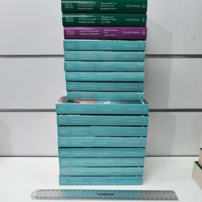 17pcs Mills & Boon Novels Bundle PreOwned 