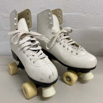 Roller skates 