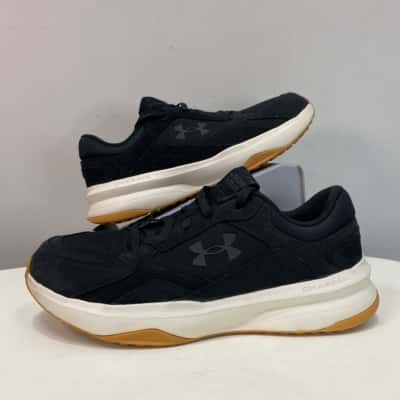 BNWOT Under Armour Mens  Size 10 Sneakers / Trainers Black  