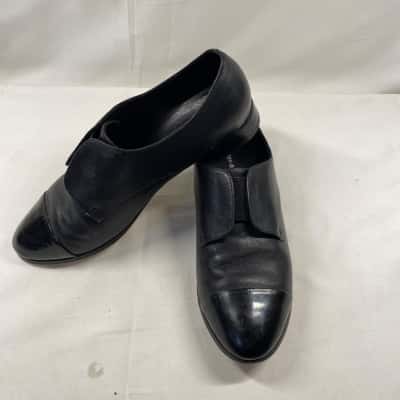 Django & Juliette  Womens  Size 37 Flats Black  
