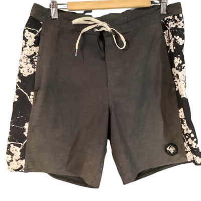 Quicksilver Mens Board shorts  Size 34 Grey / Pattern 