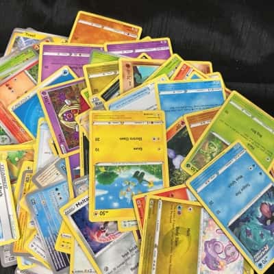 100 x Pokémon cards
