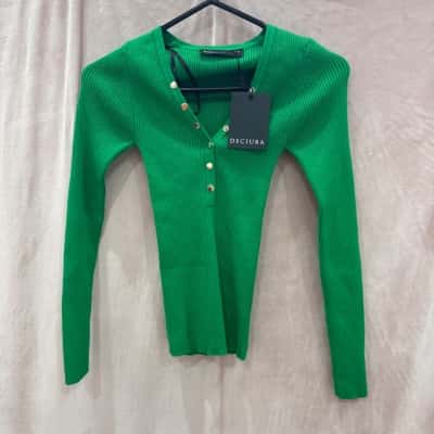 Decjuba Womens  Size XXS Stella henley knit Green top
