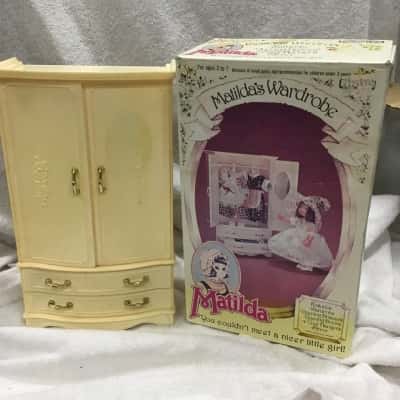 Pedigree Matilda’s wardrobe 