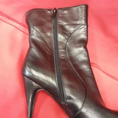 Betts size 9 leather stiletto heel zippered ankle boot