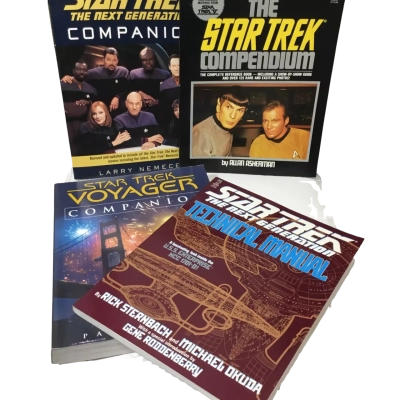 POCKET Star Trek Book Bundle. 40 X 30 CM. Multicoloured