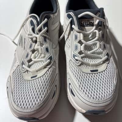 Men’s Skechers GO RUN Sneakers - Size US 9 