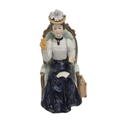Avon Vintage 1982 Mrs. Albee Award Porcelain Figurine