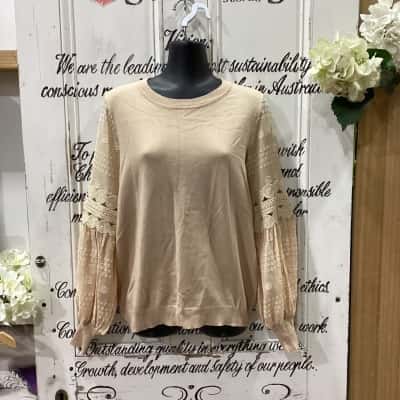 Yours truly Brand! NWOT A GORGEOUS FEMININE BALLOON SLEEVE SHIRT! Womens  Size 10 Long Sleeve Shirt / Long Sleeve Top Beige 