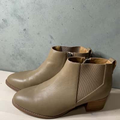 Hush Puppies Taupe Leather Ankle Boots Size 10