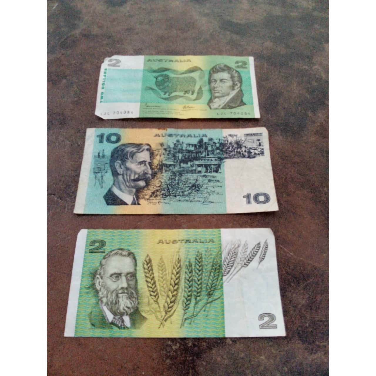Australian Paper Notes - 1 x $10, 2 x $2(s)