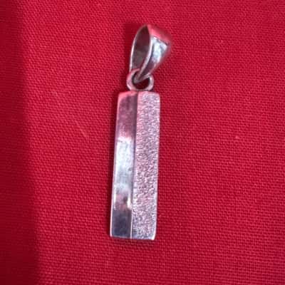  Women's 925 Silver Rectangular Pendant featuring a Textured Finish