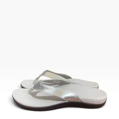  Womens  Size 7 foot biotec thongs