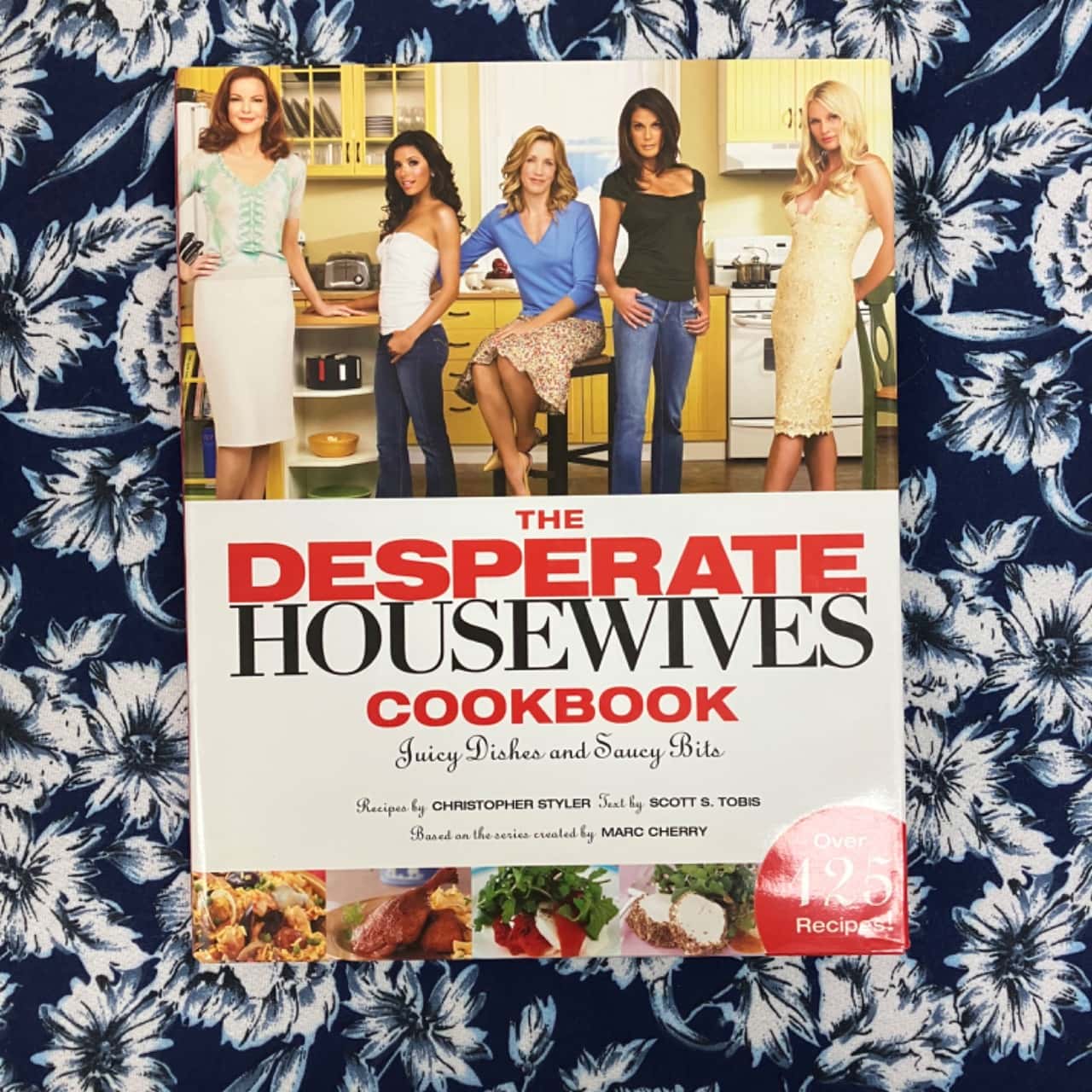 料理+グルメ THE DESPERATE HOUSEWIVES COOKBOOK The Desperate Housewives Cookbook: Dishes, Juicy, Bits