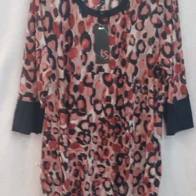 Taking Shape Womens  Size M Long Sleeve Top Animal print  