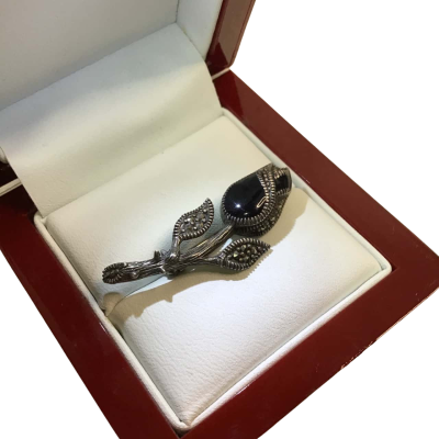  Womens Vintage S/Silver Brooch with Onyx Tulip and marquises