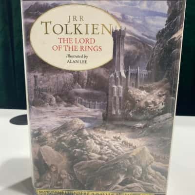 Lord of the rings by JRR Tolkien illustrated by Alan Lee 
