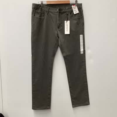 Uniqlo Mens  Size 34 Skinny Jeans / Tapered Leg Jeans Green 