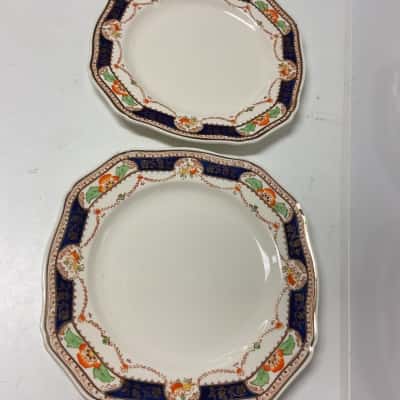 Royal Caledonia square plates x 2