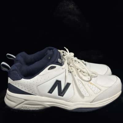 New Balance Mens  Size 10 Sneakers Navy Blue / White 