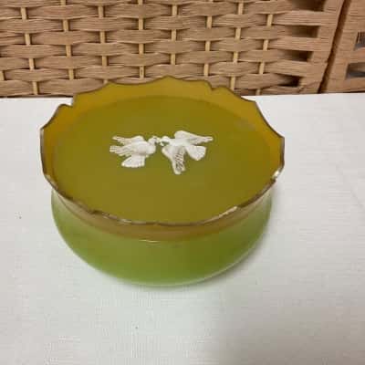 Vintage AVON Plastic Green Empty Rapture Beauty Dust Powder Box White Doves Made in USA collectable gift present mum 