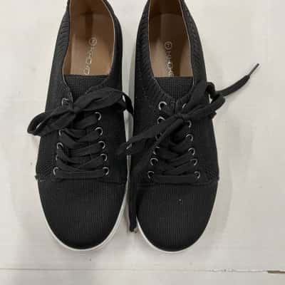 Khoko Womens  Size 7 Black  Sneakers