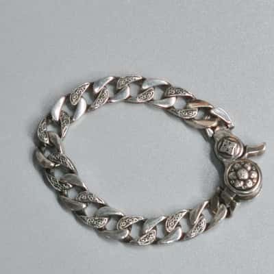 Gusmi Mang Spinner Clasp Bracelet 
