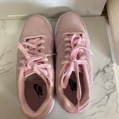 Nike Womens  Size 8 Sneakers Pink  