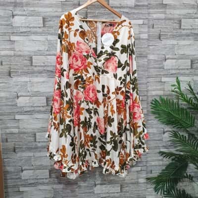 Boohoo Womens  Size 28 Midi Dress Floral / White 