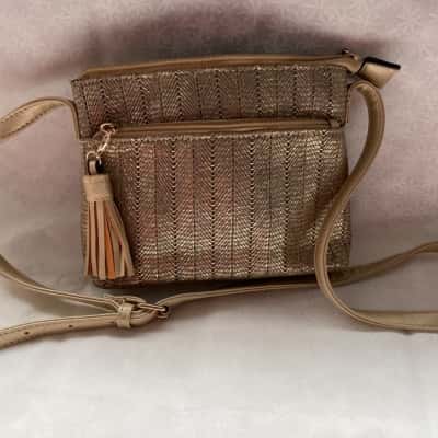 Liz Jordan Womens Gold Evening Bag / Shoulder Bag with Gold Tassel Feature 