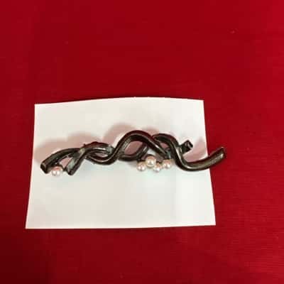  Women's Black Metal Twisted Design Brooch Embellished with Faux Pearls