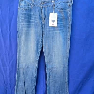  woman's size 10 Levi's bootleg jeans